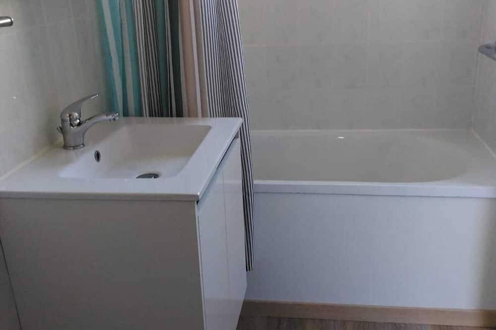 Residence \"les marines d'helios\" house with outdoor parking and swimming pool in Marseillan, Côte d'Améthyste