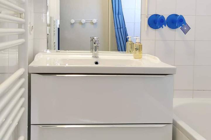 Gîte pour 4 personnes, avec terrasse ainsi que jardin et piscine, animaux acceptés dans Plage de la Légenèse - 4