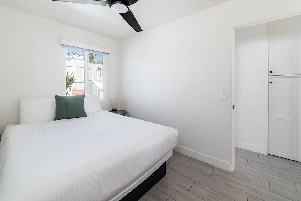 Ganze Wohnung, Genießen Sie den Meerblick aus der Vogelperspektive von Pacific Villas Unit Four in Oceanside, San Diego County