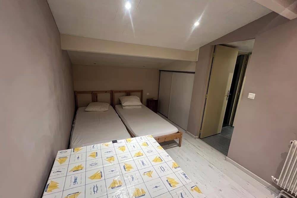 Upper Floor of the Maubuisson House—Sleeps 4 in Maubuisson, Carcans