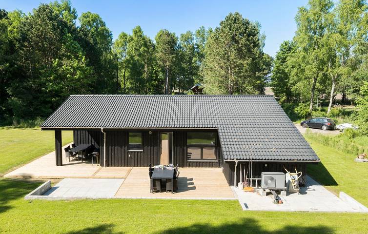 Ferieudlejning for 6 personer, med have og terrasse i Farsø