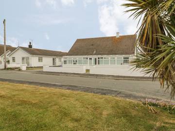 Cottage for 10 People in Rhosneigr, Isle of Anglesey, Photo 1