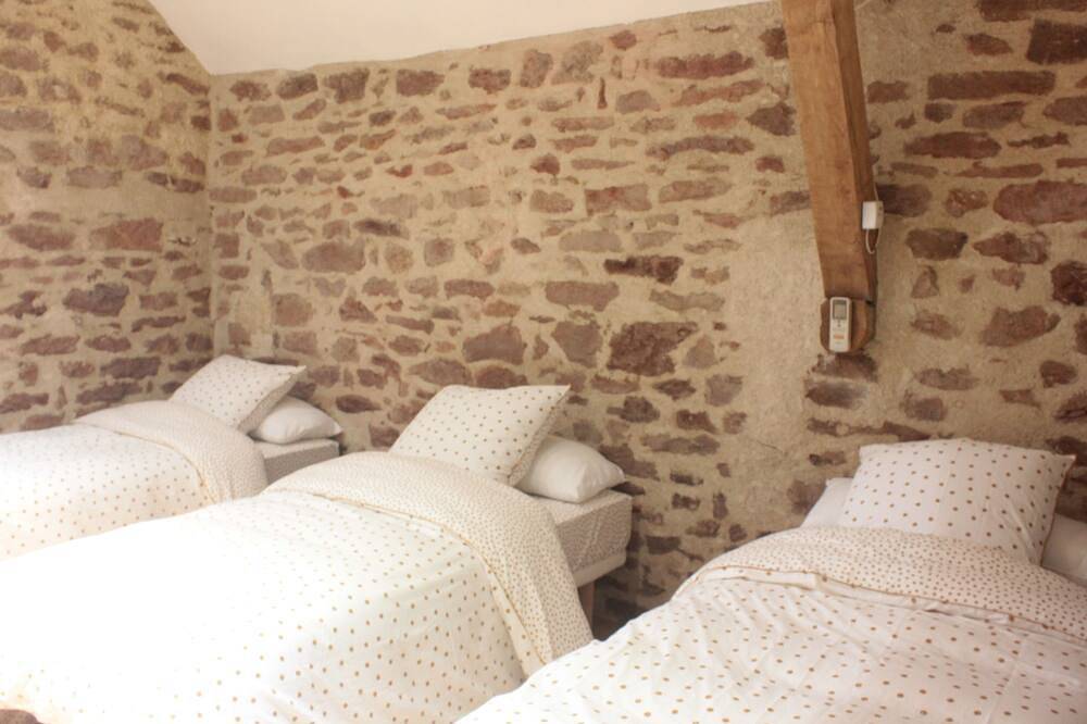La Chouette d'Or Grand Gîte Convivial  in Thoste, Región de Montbard