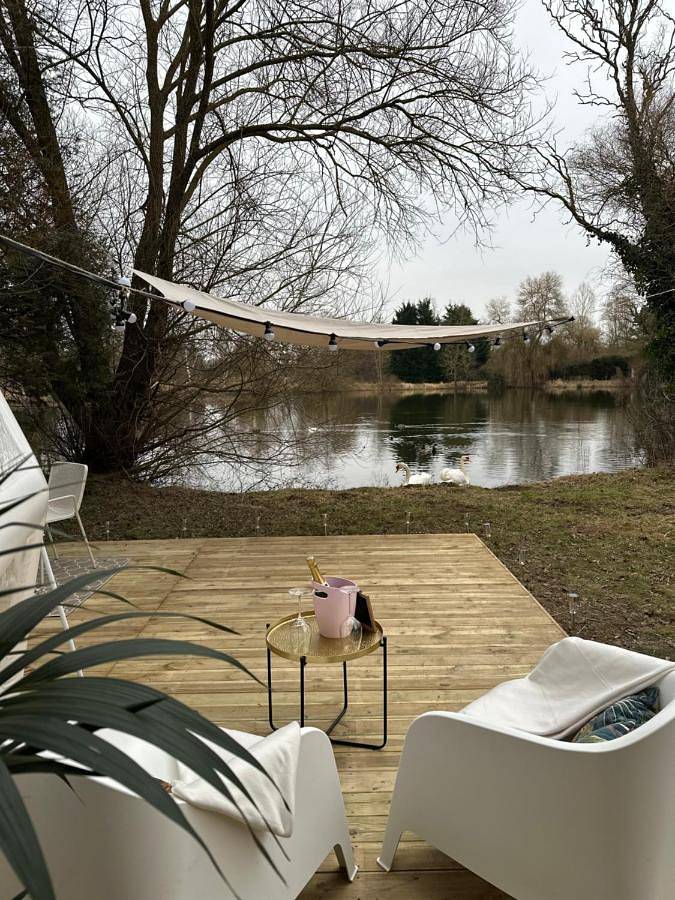 Gîte pour 2 personnes, avec vue et terrasse ainsi que vue sur le lac et jardin à Prouilly - 2