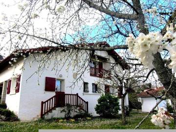 Gîte pour 4 personnes, avec balcon à Briscous
