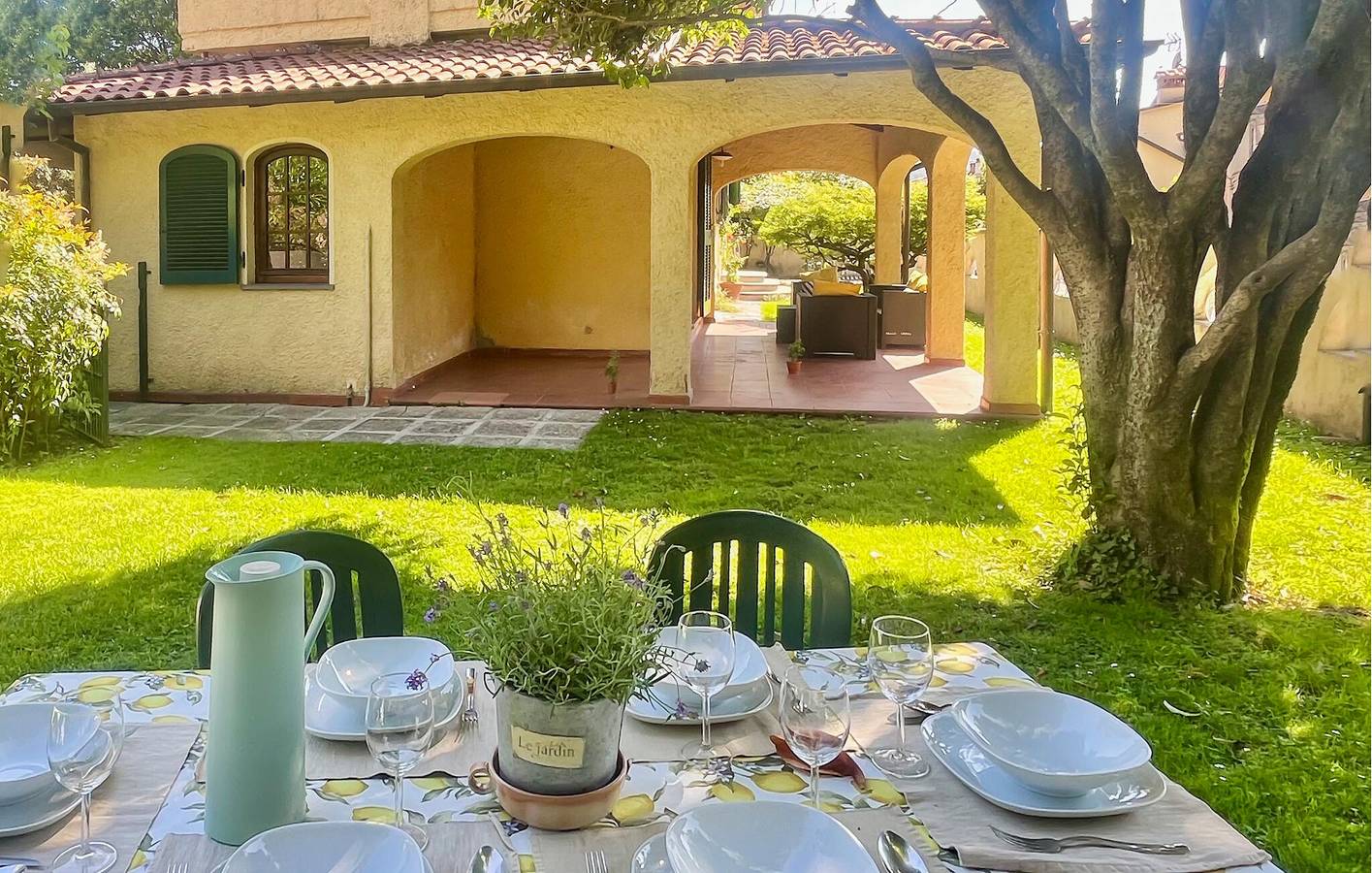 Appartamento 2BR a bordo piscina con parcheggio e internet in Camaiore (Toscana), Riviera Toscana