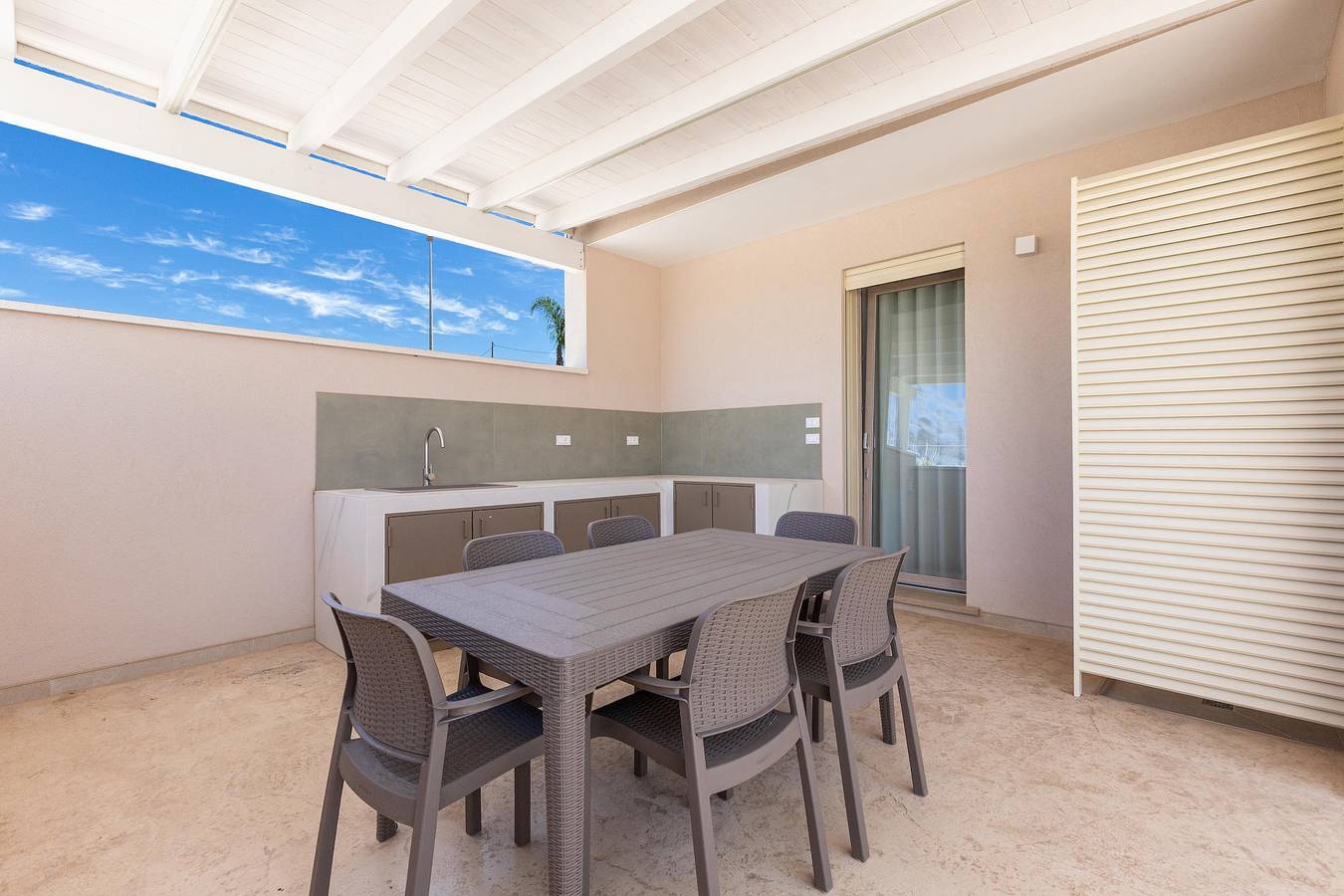Raksha House by Barbarhouse in Torre Pali, Salve