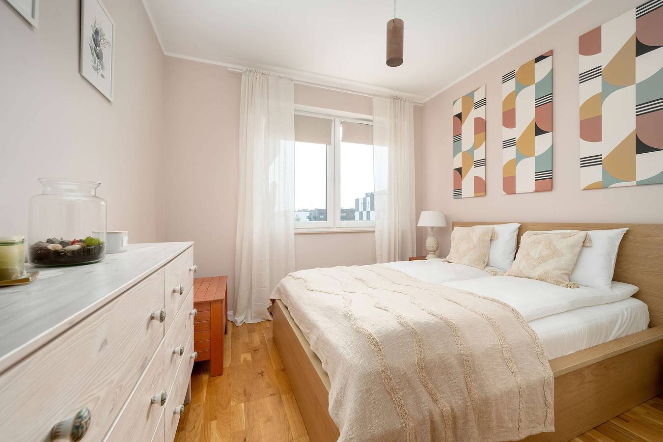 Apartamento entero, Spacious Apartment in Wroclaw with a Desk for Remote Work and a Balcony by Noclegi Renters in Breslavia, Lower Silesia