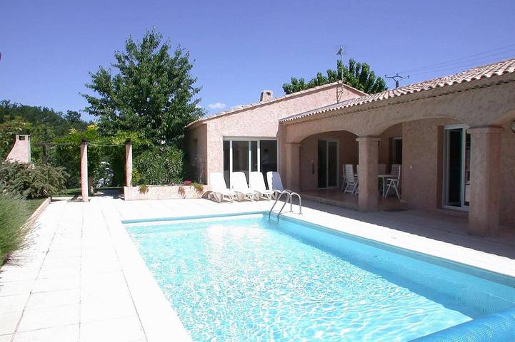 Location de vacances pour 10 personnes, avec piscine ainsi que jardin et terrasse, animaux acceptés à Saint-Paul-en-Forêt