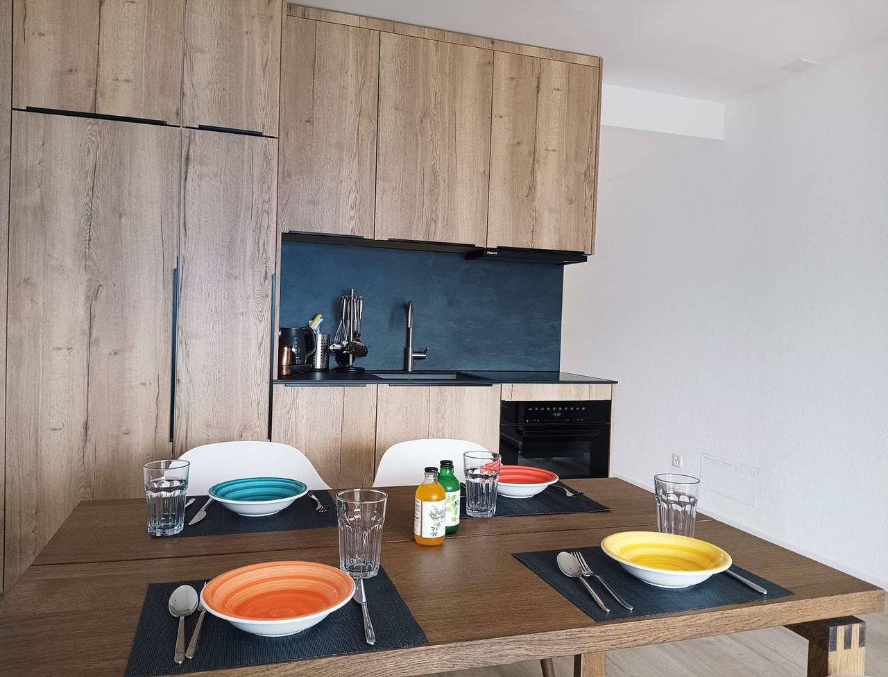 Ganze Wohnung, Frisch renoviertes Studio im obersten Stock. in Orselina, Tessiner Alpen