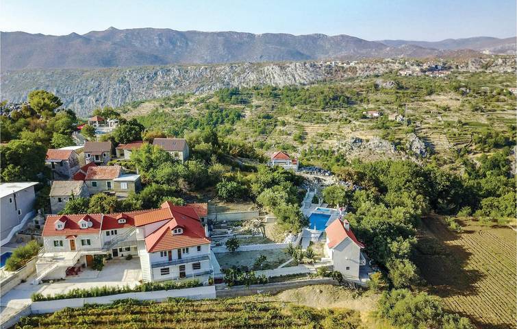 Charmant appartement d'une chambre avec piscine et terrasse près de la rivière Cetina in Zagora Dalmatie