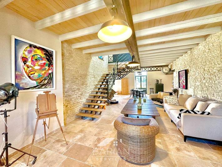 Location de vacances pour 17 personnes, avec Jacuzzi ainsi que Terrasse et Jardin dans Nuaillé-d'Aunis