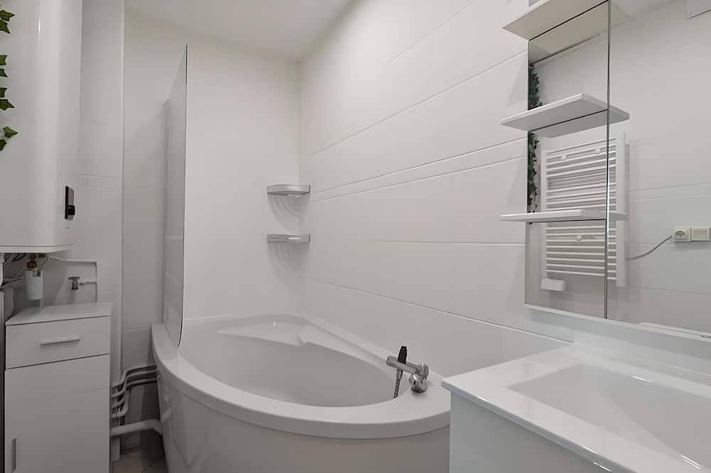 Apartamento entero, Bright 3-room apartment, balcony & parking - Paris 20 min in Sartrouville, Yvelines