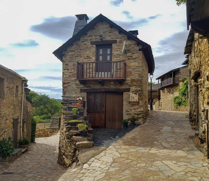 Casa rural para 5 personas, con vistas y balcón en Manzanal de Arriba