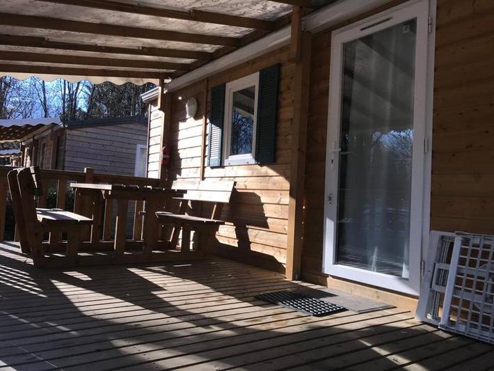Camping pour 4 personnes, avec jardin ainsi que vue et terrasse