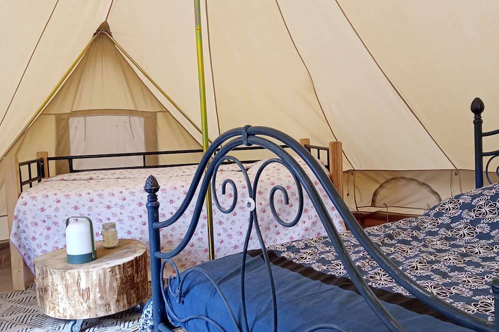 Lovely furnished sibleybell tent, experience the feeling of camping with luxury. in Parsac, Guéret und Umgebung