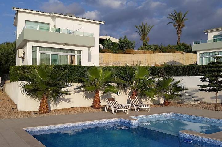 Villa für 4 Personen, mit Pool und Balkon - 1