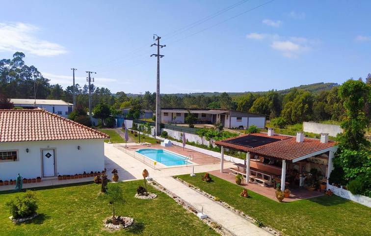 Casa de férias para 6 pessoas, com piscina e vista e ainda jardim em Famalicão