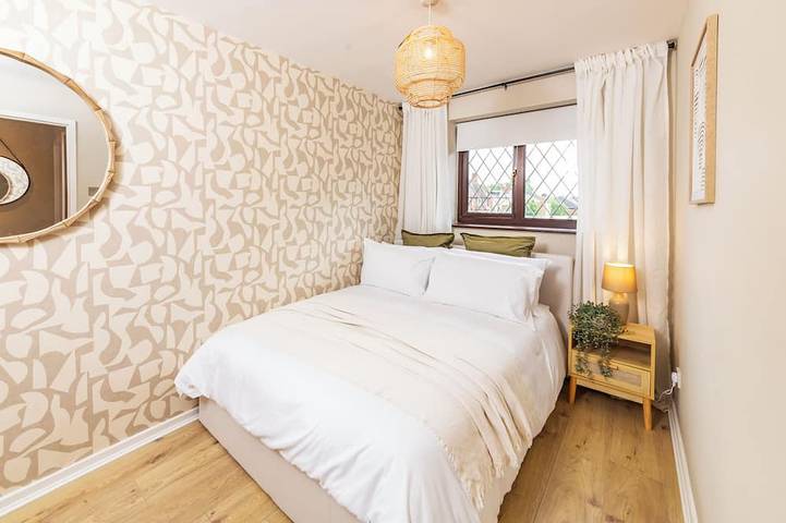 Central Birmingham Luxury 2 bed house up to 6 people. Parking & Garden Near Nec in Birmingham, Birmingham Area