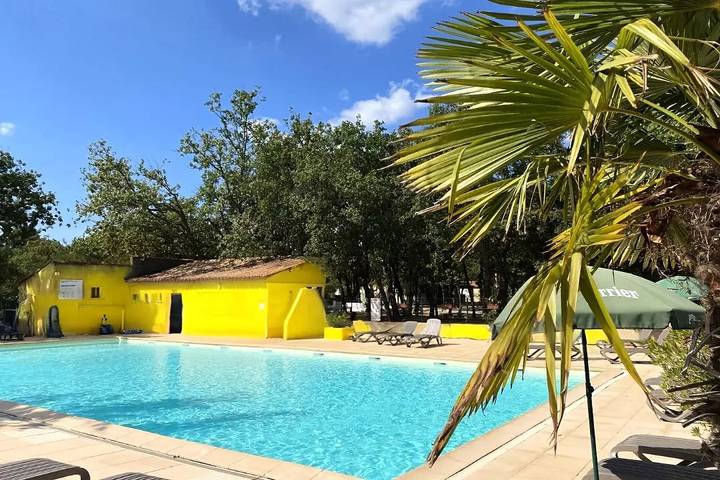 Bungalow Canvas 3 estancias 5 Personas Sin Sanitarios in Saint-Saturnin-lès-Apt, Parque natural regional del Luberon