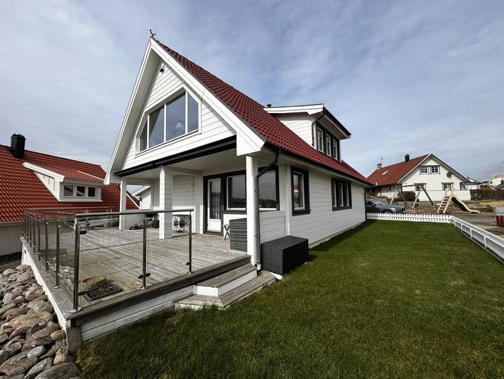 Ferienhaus für 9 Personen, mit Terrasse und Garten in Kungshamn