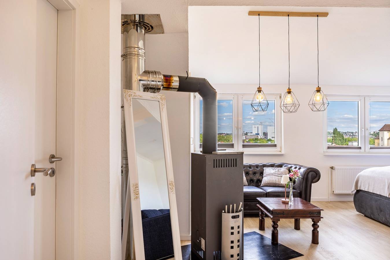 Ganze Wohnung, Ferienwohnung 'Grimms Suite' mit Balkon, Wi-Fi und Klimaanlage in Kassel, Hessisches Bergland