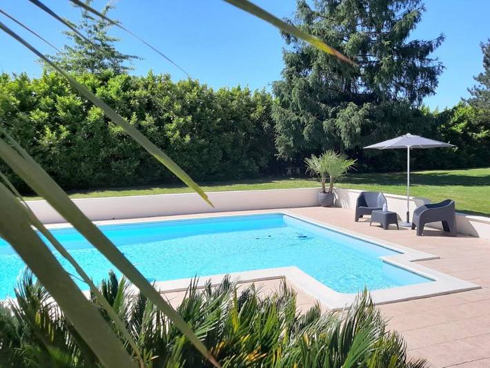 Location de vacances pour 2 personnes, avec Terrasse et Jardin ainsi que Piscine et Vue dans Mouscardès