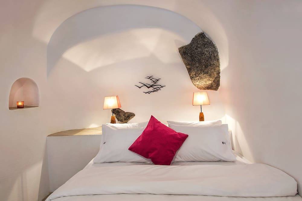 Old Vourvoulos Houses - Santorini - Stylish House for 4-6! in Vourvoulos, Santorini