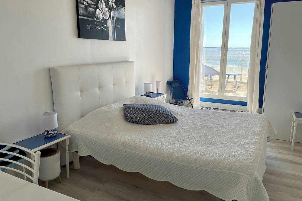 Chambre avec terrasse privative vue mer. Petit déjeuner offert in Royan, Côte de Beauté