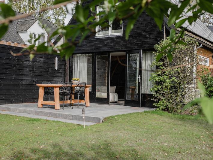 Ferienhaus für 4 Personen, mit Terrasse und Whirlpool sowie Garten