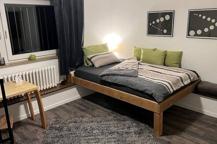Ganze Wohnung, Modernes 1 Zimmer Ferienwohnung mit großer Küche, Wlan, Naturschutzwald in Remscheid, Bergisches Land