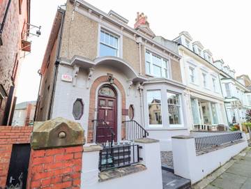 Cottage for 12 People in Llandudno, Conwy region, Photo 1