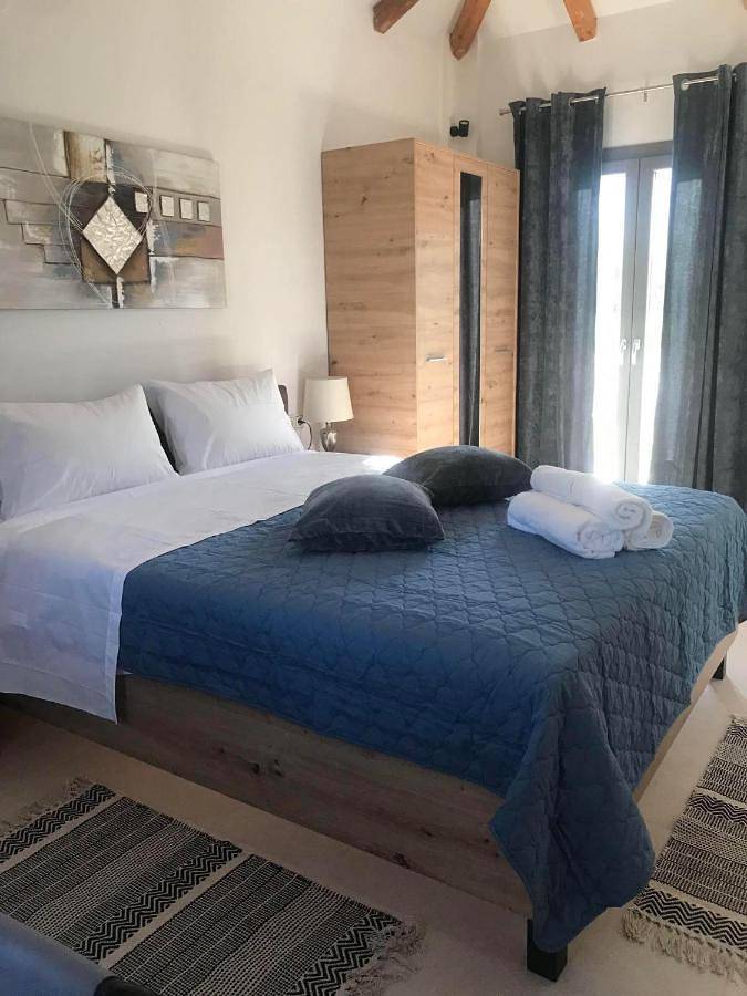 Apartamento para 3 personas, con vistas además de terraza y jardín en Lesbos