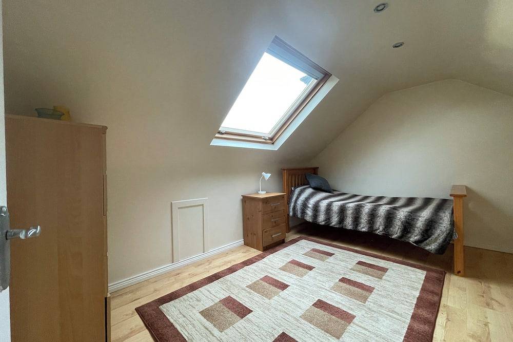 Spacious 4-bedroom house in charming Carrickfergus. in Carrickfergus, Grafschaft Antrim