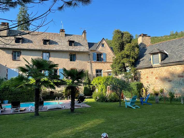 Chambre d’hôte pour 7 personnes, avec jardin et piscine à Salles-la-Source