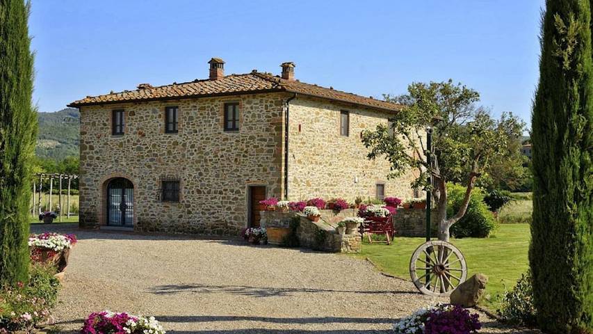 Casa vacanza per 10 persone, con sauna e giardino nonché idromassaggio e piscina, con animali domestici in Reggello