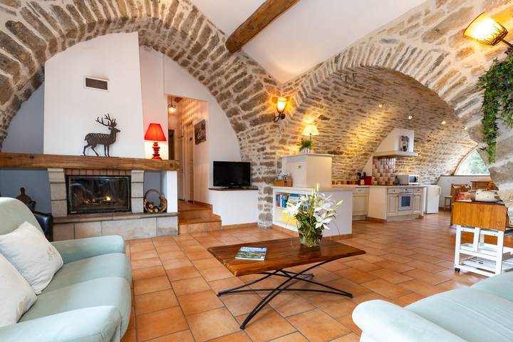 Gîte pour 5 personnes, avec terrasse ainsi que jardin et piscine à Castelnau-Pégayrols - 4