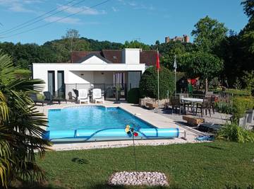Gîte pour 4 personnes, avec terrasse ainsi que piscine et jardin à Prudhomat