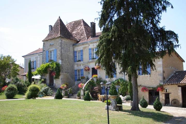 Chambre d’hôte pour 2 personnes, avec piscine ainsi que jardin et terrasse