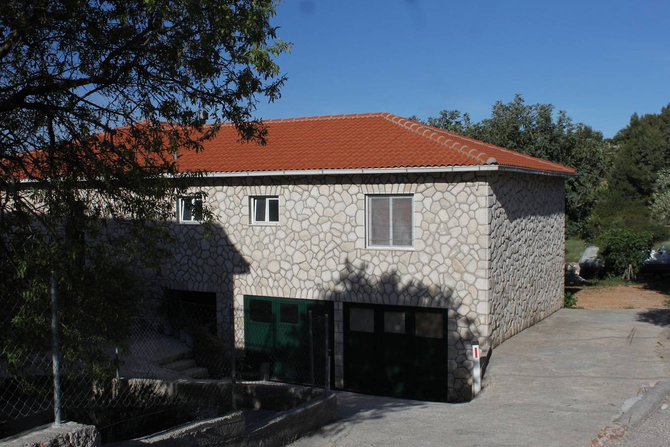 Ganze Wohnung, 2-Zimmer-Ferienwohnung mit Terrasse und Meerblick Zavala (Hvar) -a in Zavala, Hvar