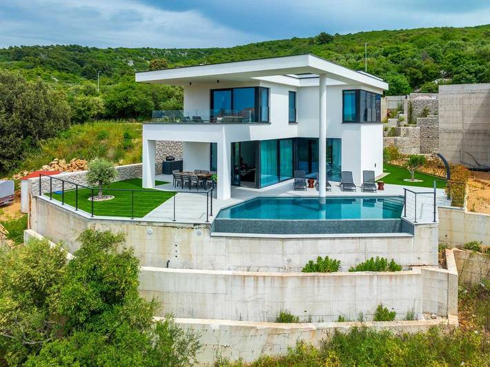 Villa pour 8 personnes, avec jardin et piscine à Punat