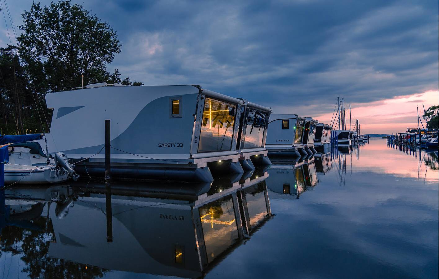 Bateau-maison ensoleillé avec terrasse et parking, à 800 m de la plage in Sagard, Parc national Jasmund