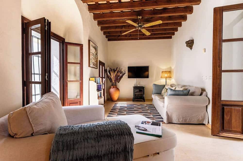 Casa de Medina: a spacious Andalusian townhouse in the heart of Medina Sidonia in Medina-Sidonia, Costa de la Luz