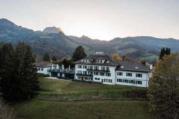 Hôtel pour 2 personnes, avec jardin ainsi que vue et sauna à Gruyères