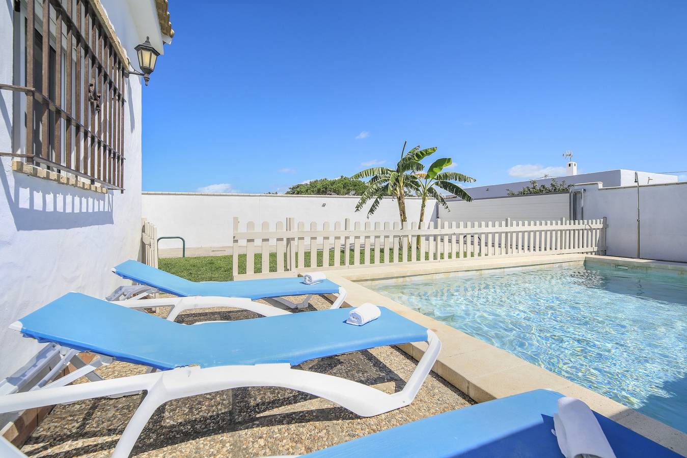 Casa de Férias 'Villa Ibicenca' com Piscina Privada, Terraço Privado e Wi-Fi in Playa El Palmar, Vejer de la Frontera