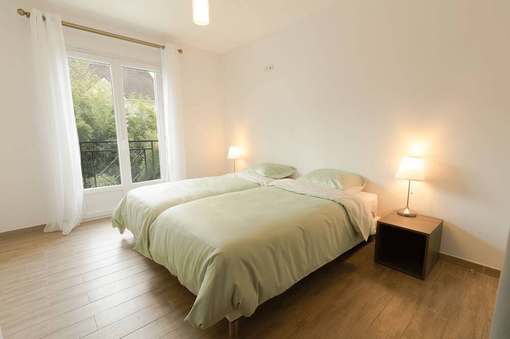 Cosy house with garden Paris Disney in Bry-sur-Marne, Valle del Marne