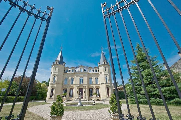 Gîte pour 4 personnes, avec Terrasse et Jardin ainsi que Piscine et Sauna à Eyrans