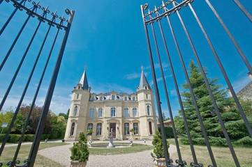 Gîte pour 4 personnes, avec sauna ainsi que piscine et jardin à Eyrans