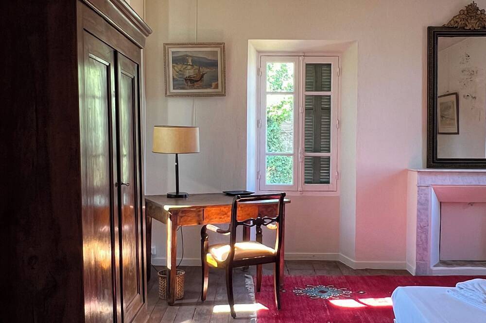 Traditional village house, 15 minutes from the beach. in Cauro, Ajaccio und Umgebung