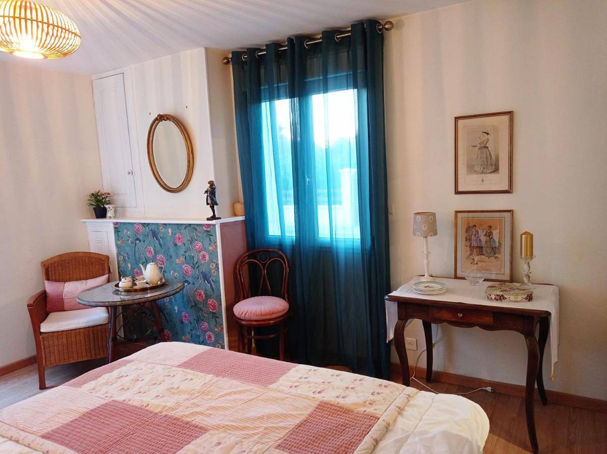 Double Room with Private Bathroom in Saint-Georges-sur-Cher, Région de Blois